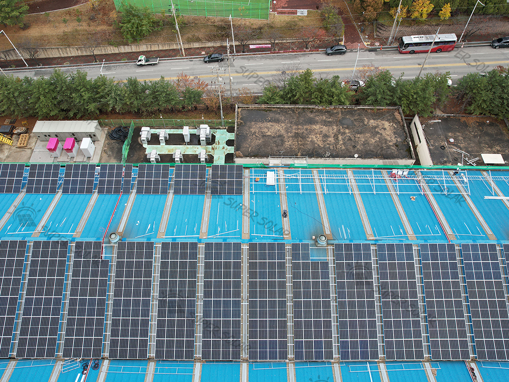 Corea del Sud 2.5MW Sistema solare su tetto metallico