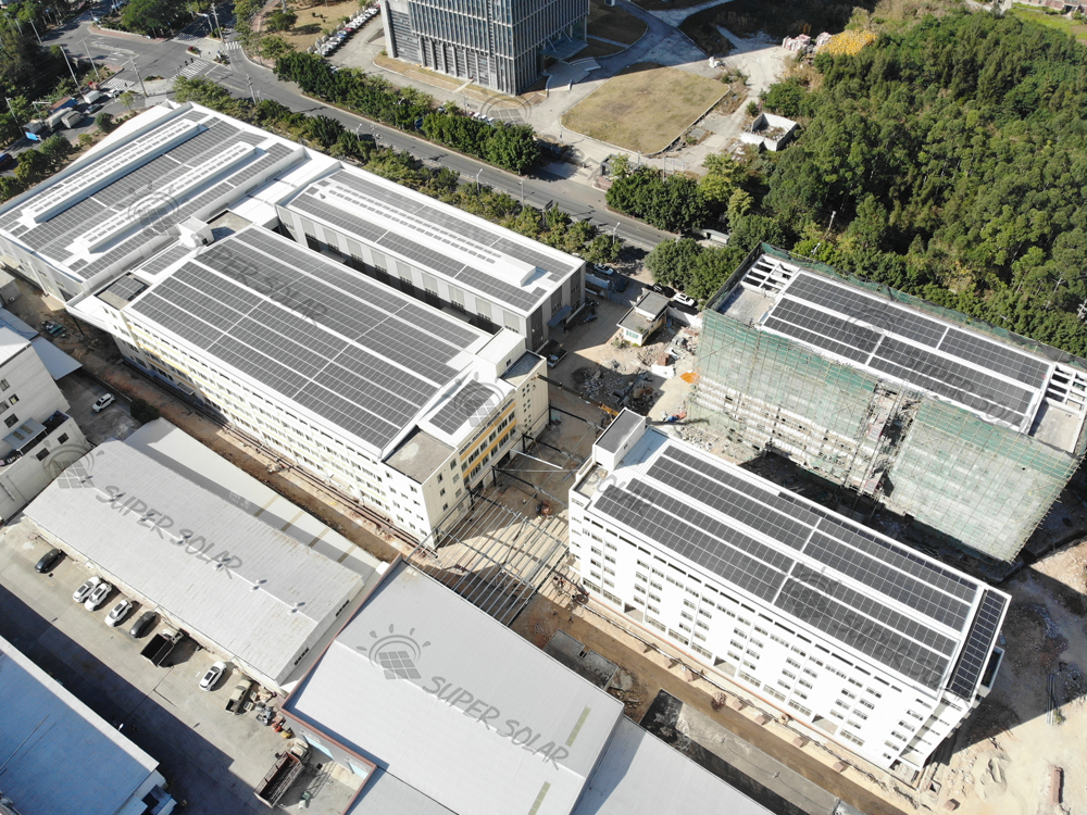 Sistema solar de 1,1MW em telhado metálico na China
