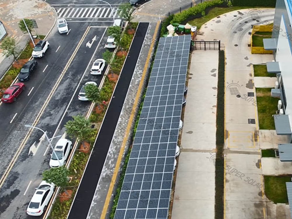 Sistema solar de 120KW em estacionamento de aço na China