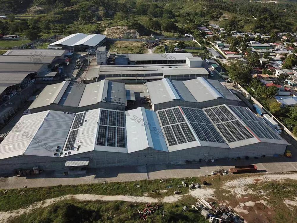 Honduras 1 MW system energii słonecznej z metalowego dachu