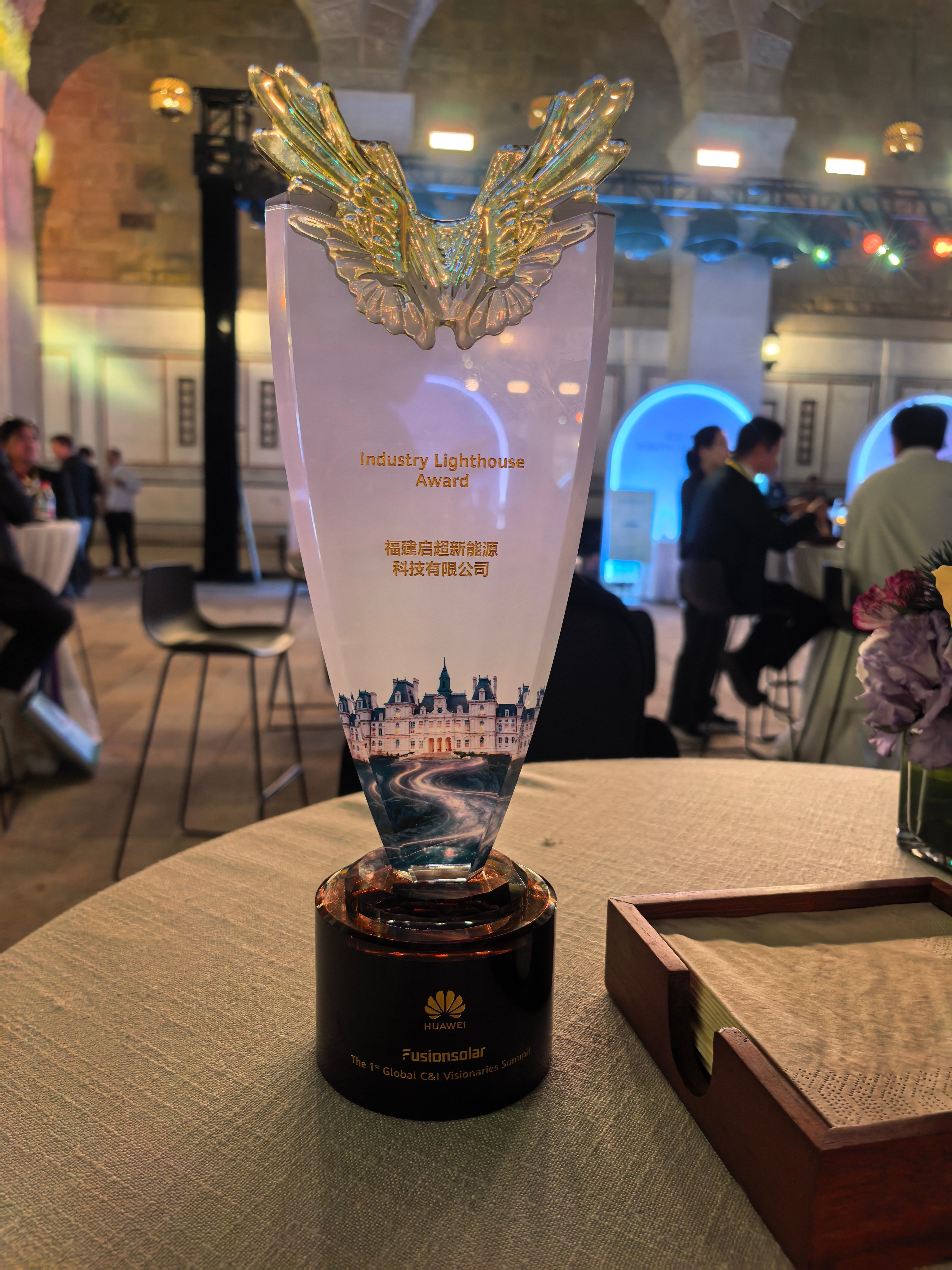 SUPER SOLAR Menerima Anugerah Huawei Industry Lighthouse untuk Penyelesaian Lanjutan dalam Penyimpanan Tenaga dan Inverter