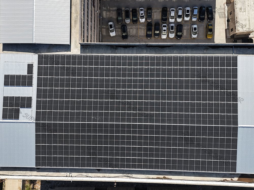 Système solaire sur toit métallique de 200KW en Chine