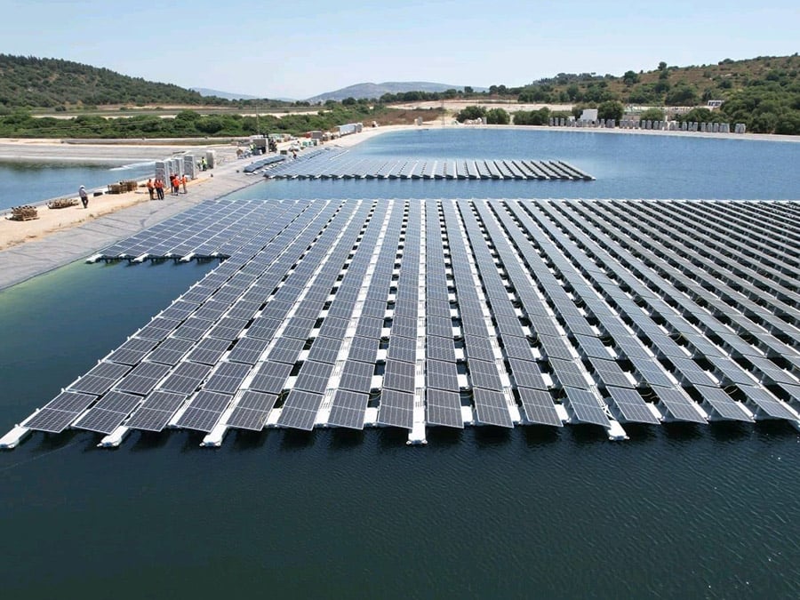 Floating PV array on a reservoir
