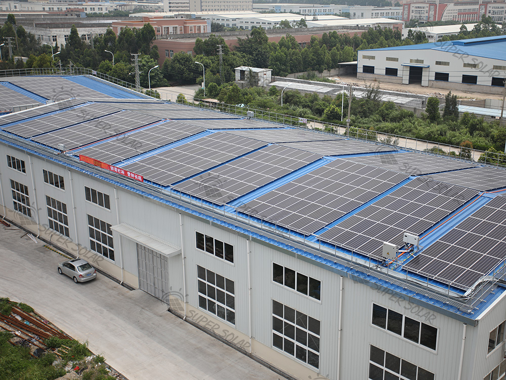 Cina 3,7 MW tetto in metallo su sistema solare a rete