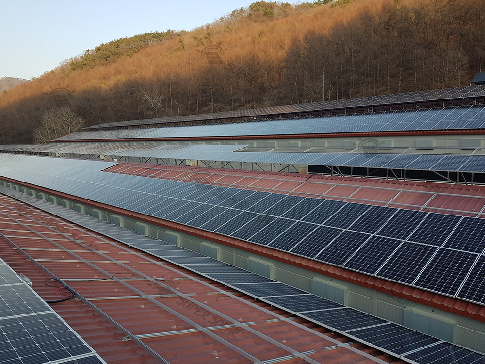 Corée du Sud 657KW Système solaire pour toit métallique