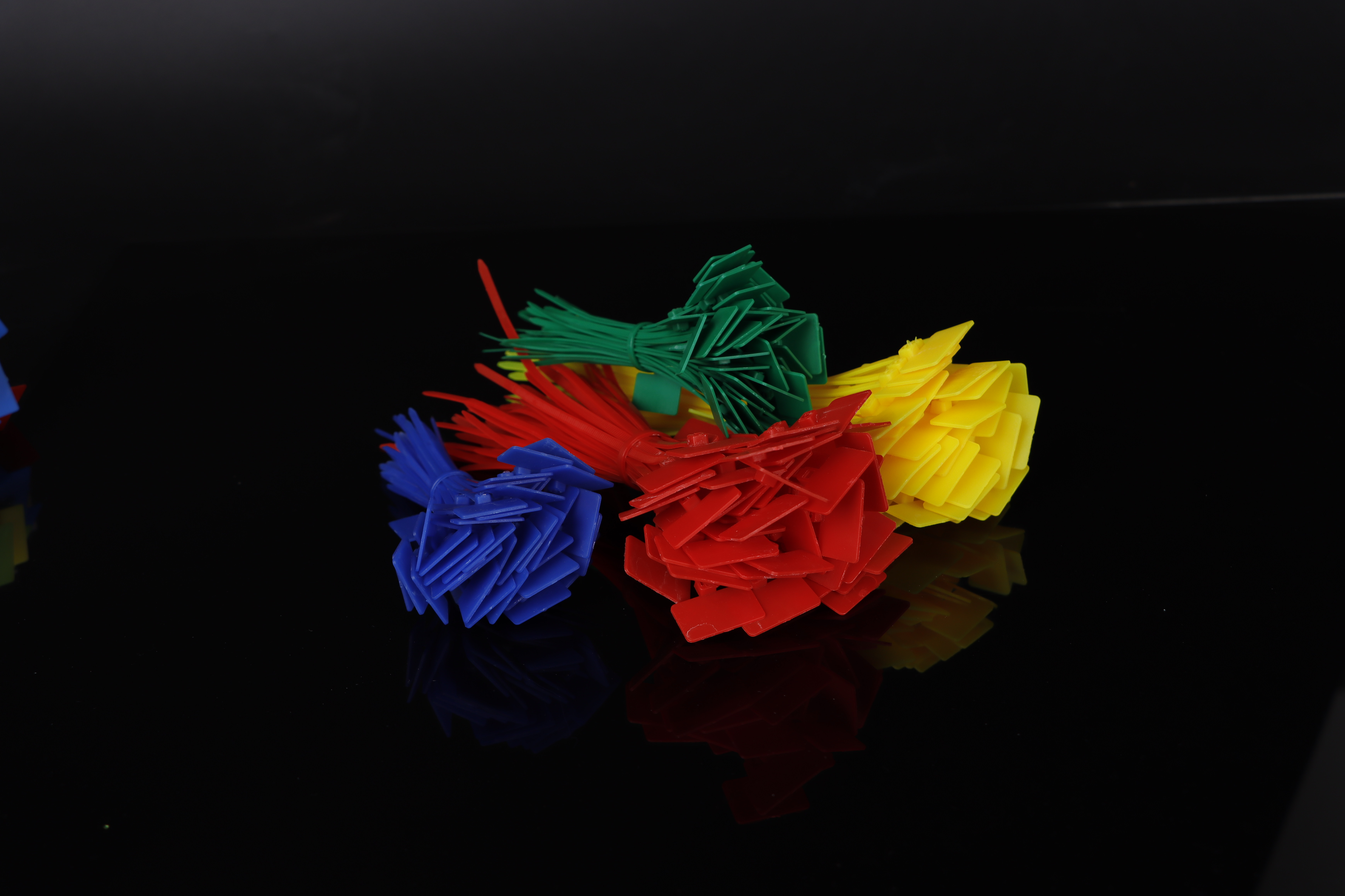 မီးခိုးရောင်ပစ္စည်းများအတွက် Nylon Cable Tie ကို ဘာကြောင့် သင့်တော်စေသနည်း။