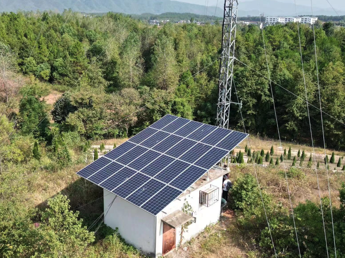 Quale ruolo svolge il monitoraggio intelligente nel mantenimento dello stato di salute dei sistemi fotovoltaici distribuiti?