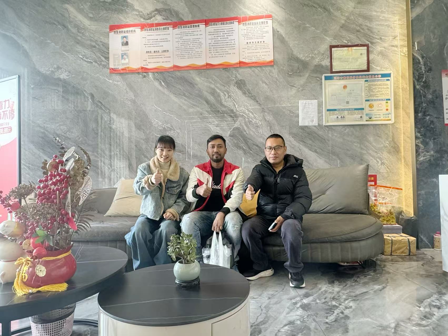We welcome customers from all over the world to visit our factory for in-depth tours and business negotiations.