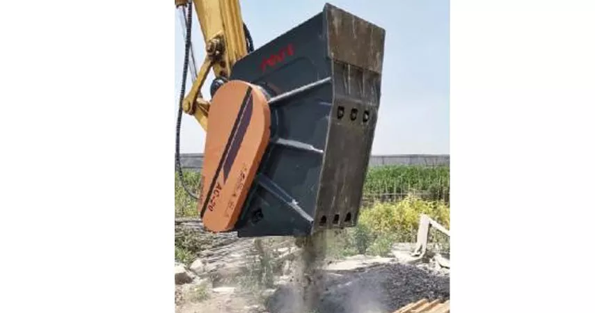 Sand production by crusher bucket to meet the needs of sand shortage area