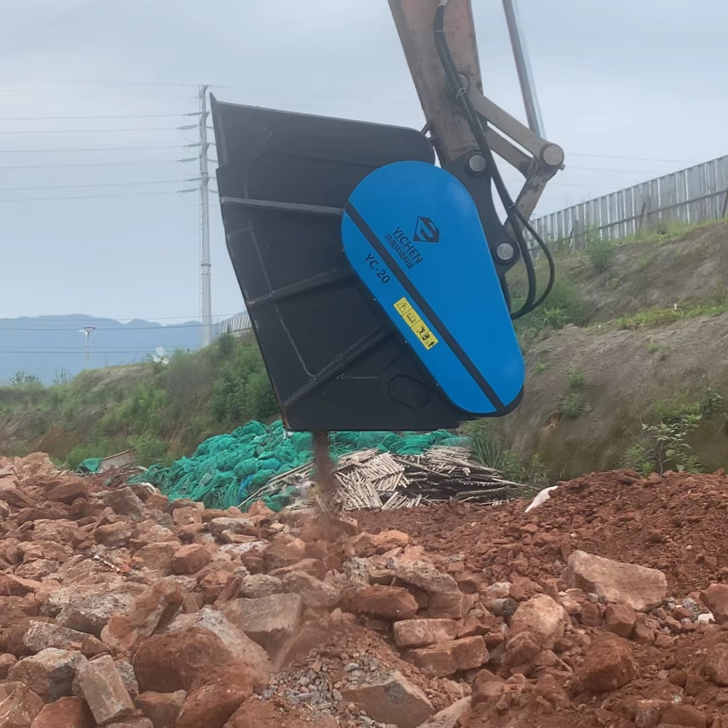 Excavator Crusher Attachment – Crush Rock & Concrete On-Site​