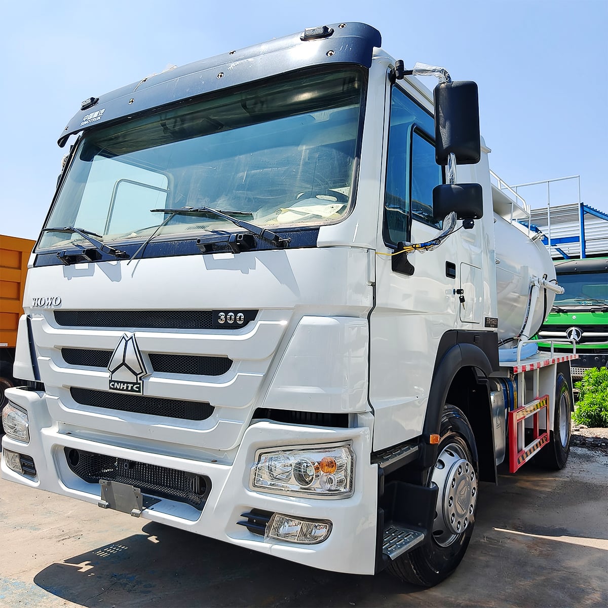Used HOWO 4X2 LHD Vacuum Sewage Suction Truck