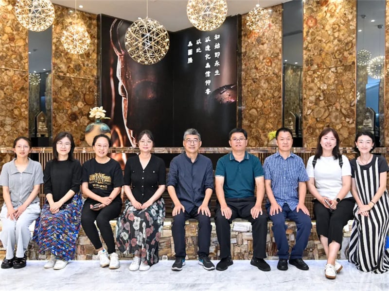 Wang Shilin, Secretario del Comité del Partido y Director Adjunto Ejecutivo del Museo Nacional de la Naturaleza, visita el Grupo Yingliang para brindar orientación