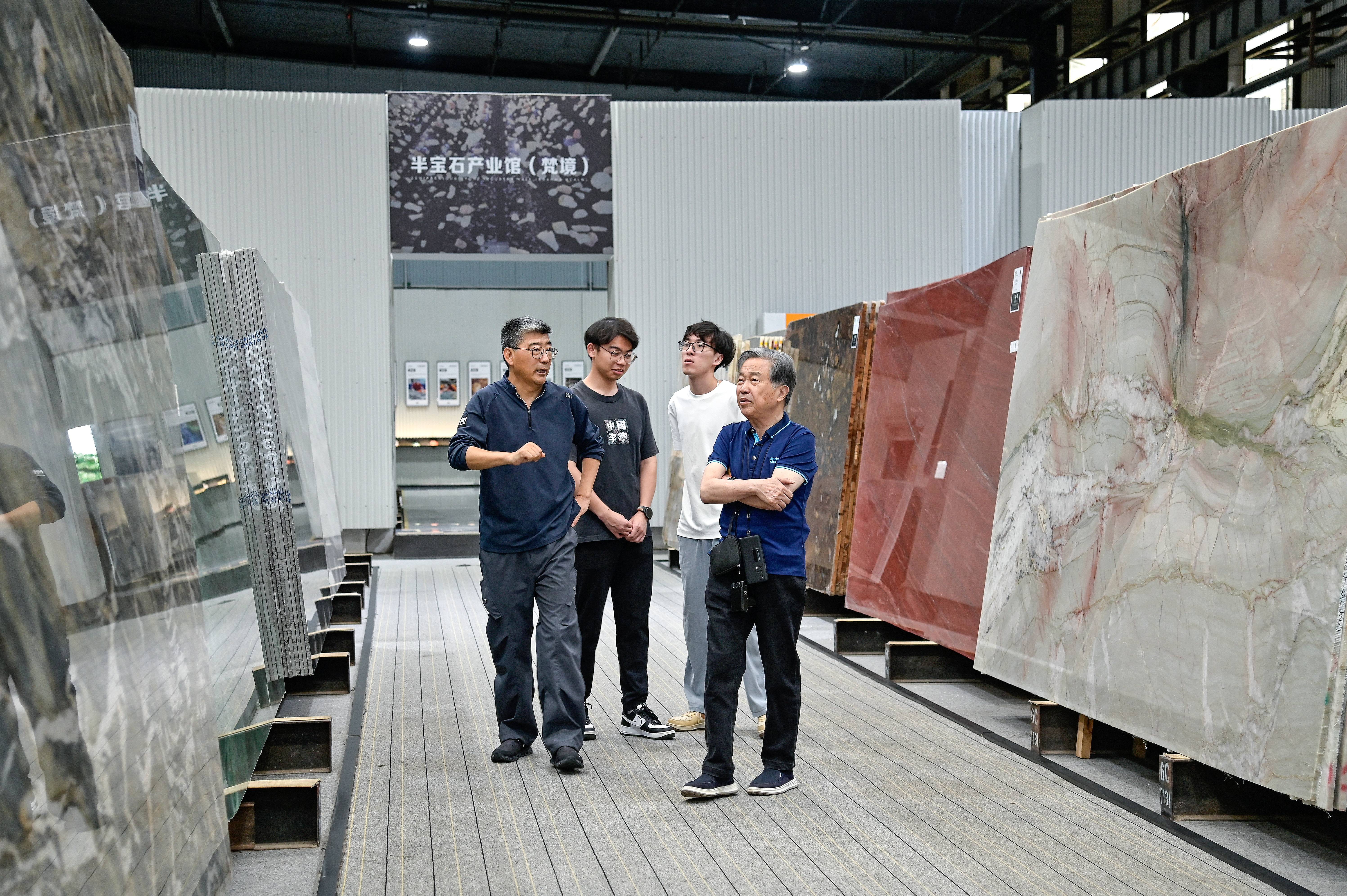 Academician of the Chinese Academy of Sciences and BGI Chairman Yang Huanming Visits Yingliang Group for Guidance3.jpg