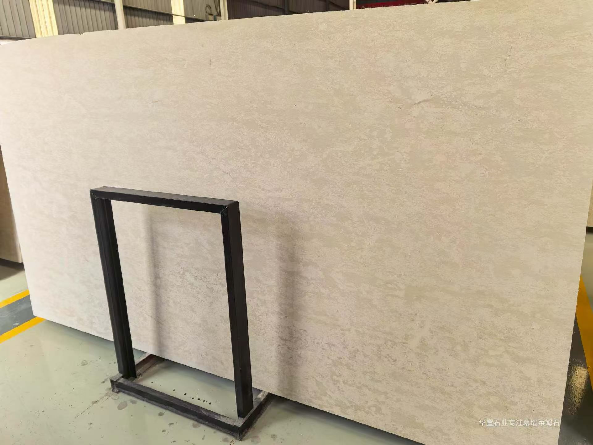 Gilli daşın peyzaj tərtibatı üçün ideal material olması nə ilə izah olunur?