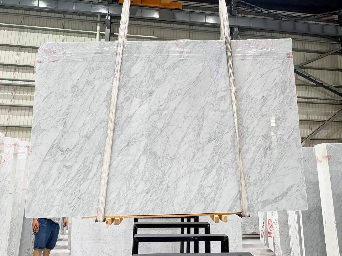 What Are the Latest Trends in White and Black Marble Design for 2023?
