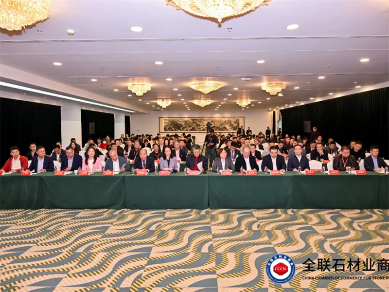 Liu Liang, président du Groupe Yingliang, élu président : promouvoir globalement le développement de haute qualité dans le secteur de la pierre