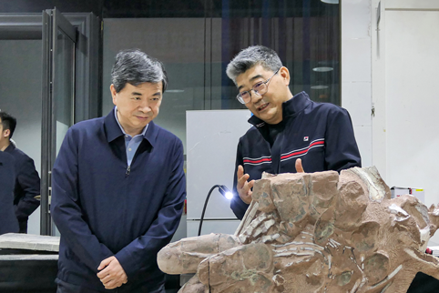 Le secrétaire du Comité provincial du Fujian, Zhou Zuyi, s'est rendu à Nan'an, chez le Groupe Yingliang, pour approfondir les questions liées à l'industrie de la pierre