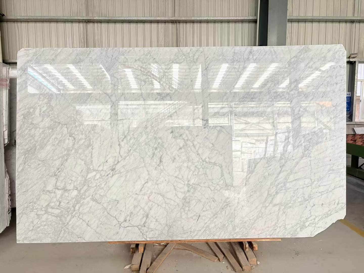 How to Achieve a Timeless Look with White Marble Slabs in Your Space