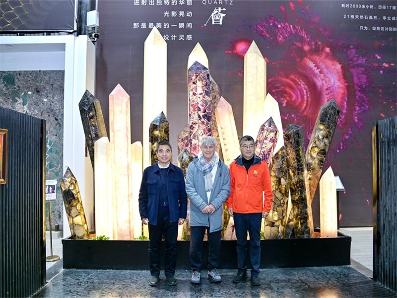 L'ancien entraîneur-chef de l'équipe nationale masculine de football chinoise, Milu, visite le Groupe Yingliang pour une inspection
