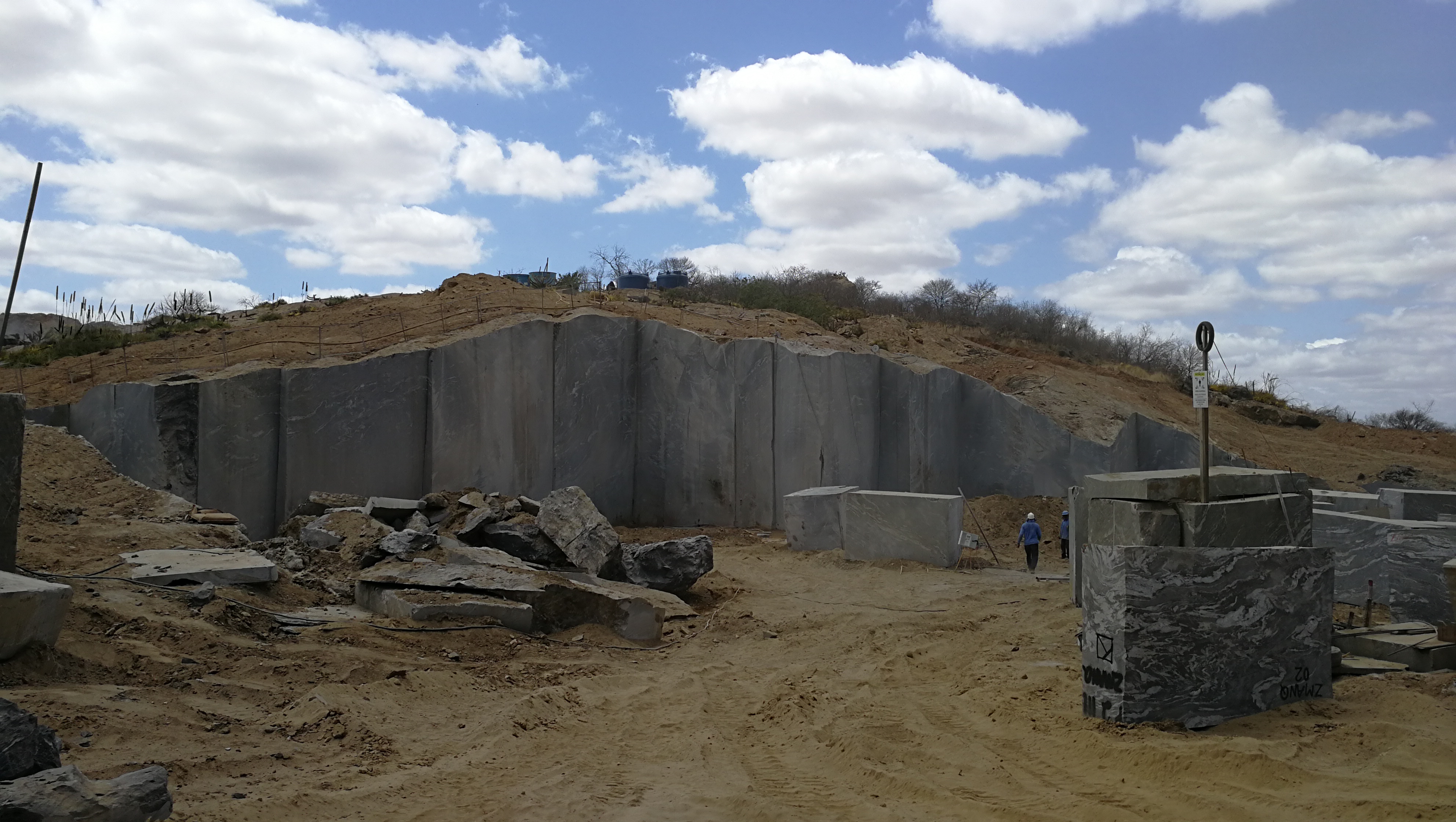 What Are the Common Usage Issues When Working with Black Natural Stone?