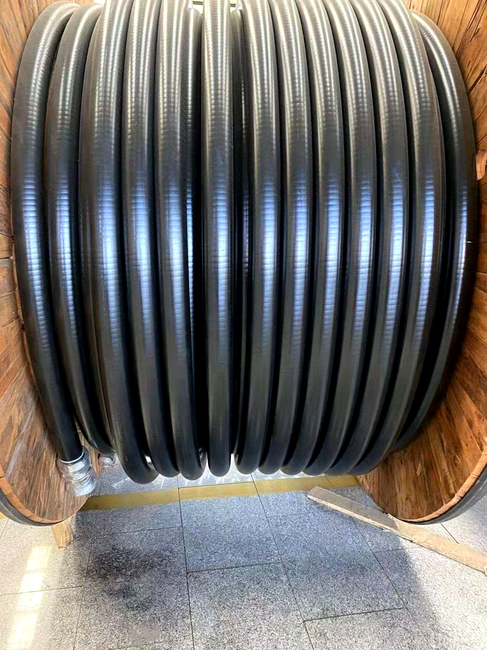 Koaxiální kabel s vzdušnou dielektrikou: Kabel pro vysokorychlostní přenos signálu