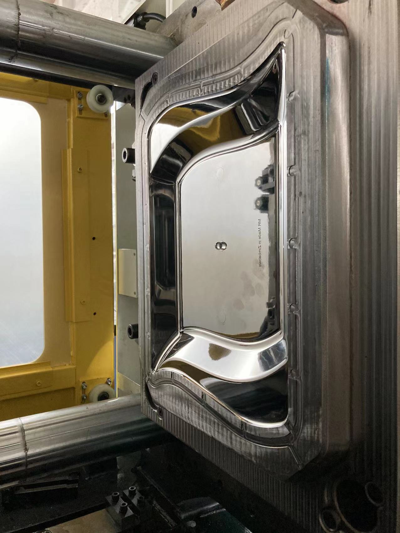 What Makes an Injection Mold Machine Ideal for High-Volume Production?