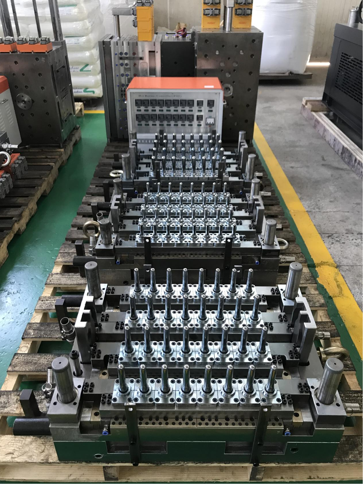 What factors can affect the price of Injection molds?
