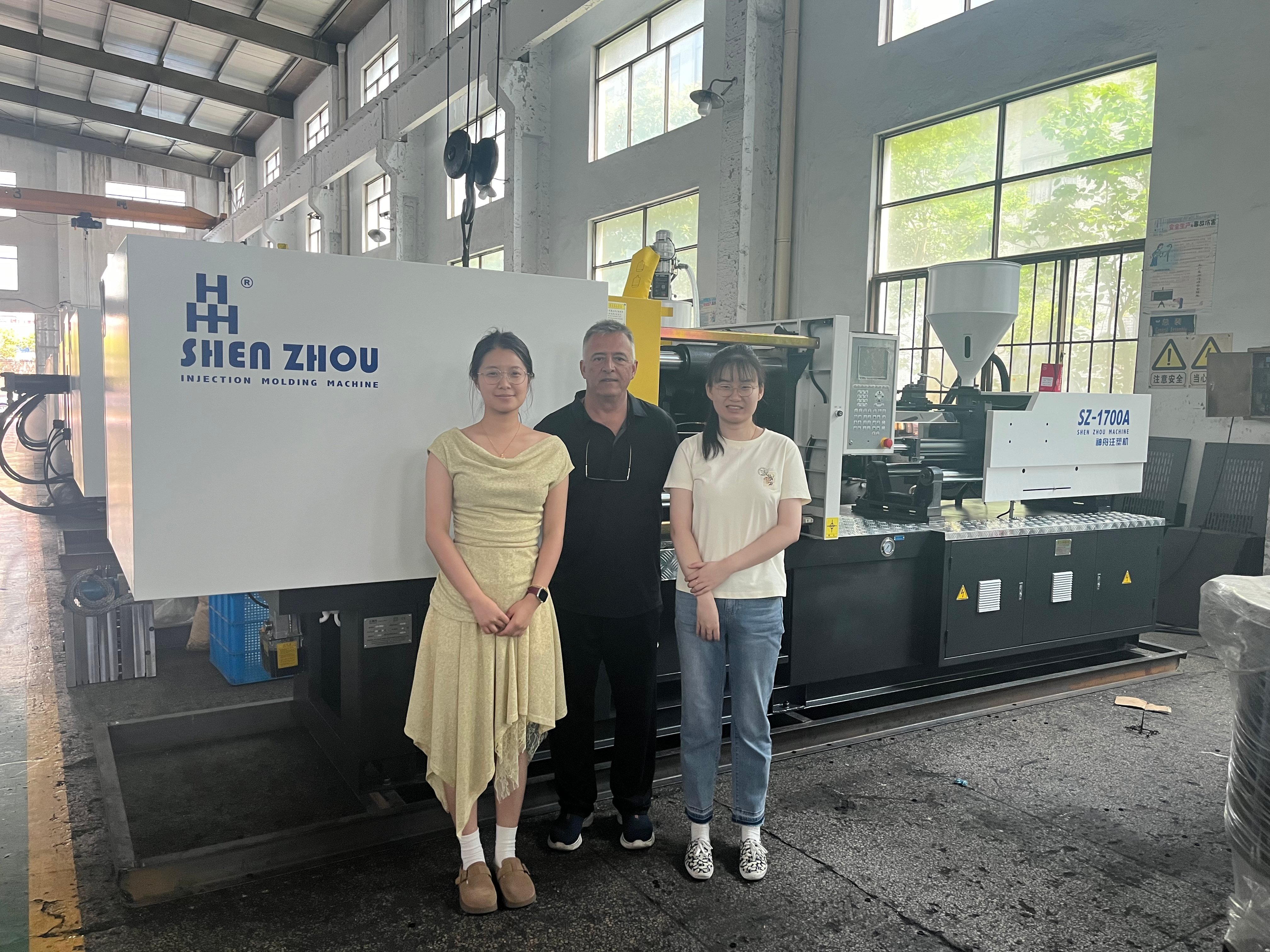 The Paraguayan customer inspected the goods at the factory