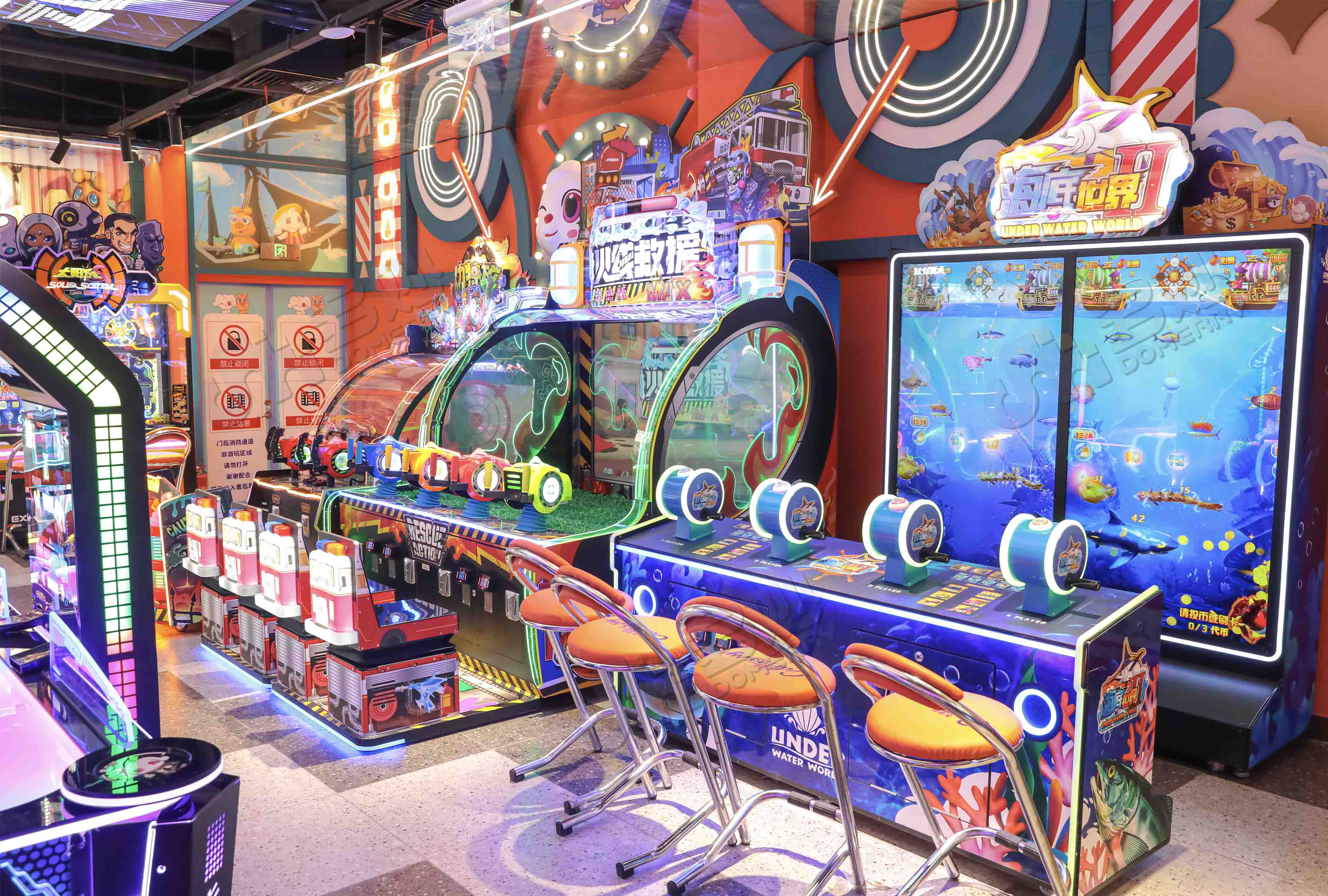 Centro de jogos com tema circense colorido
