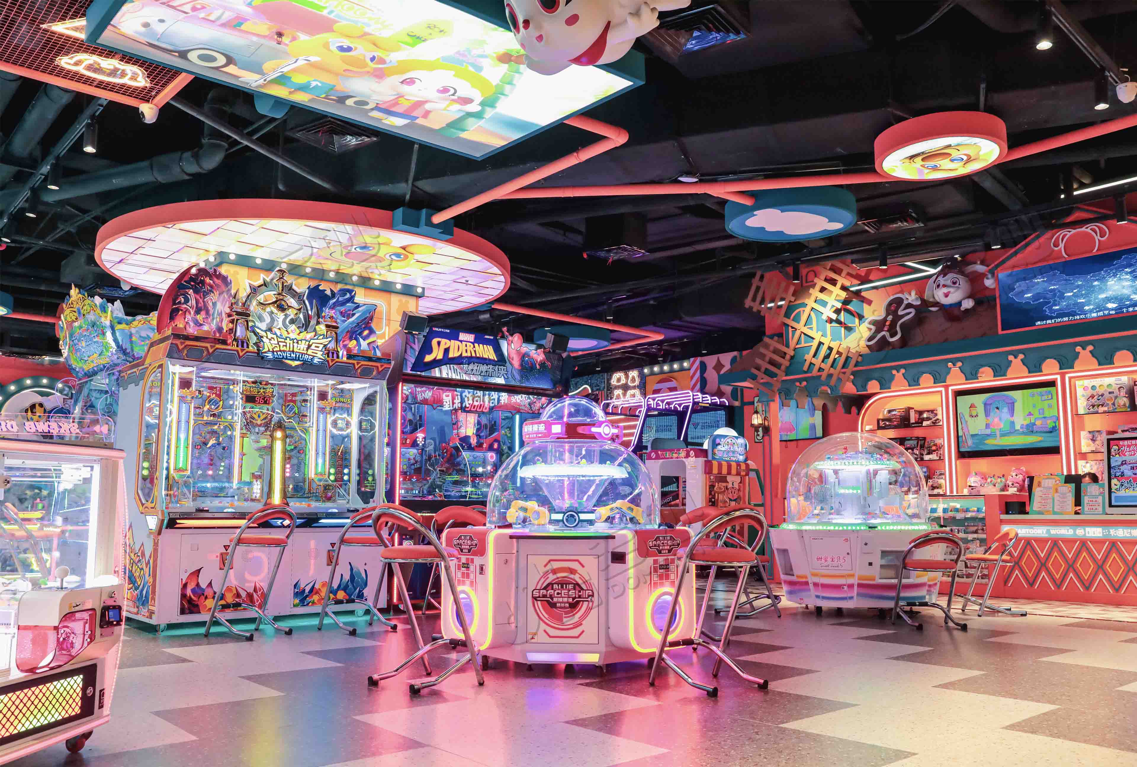 Centro de jogos com tema circense colorido