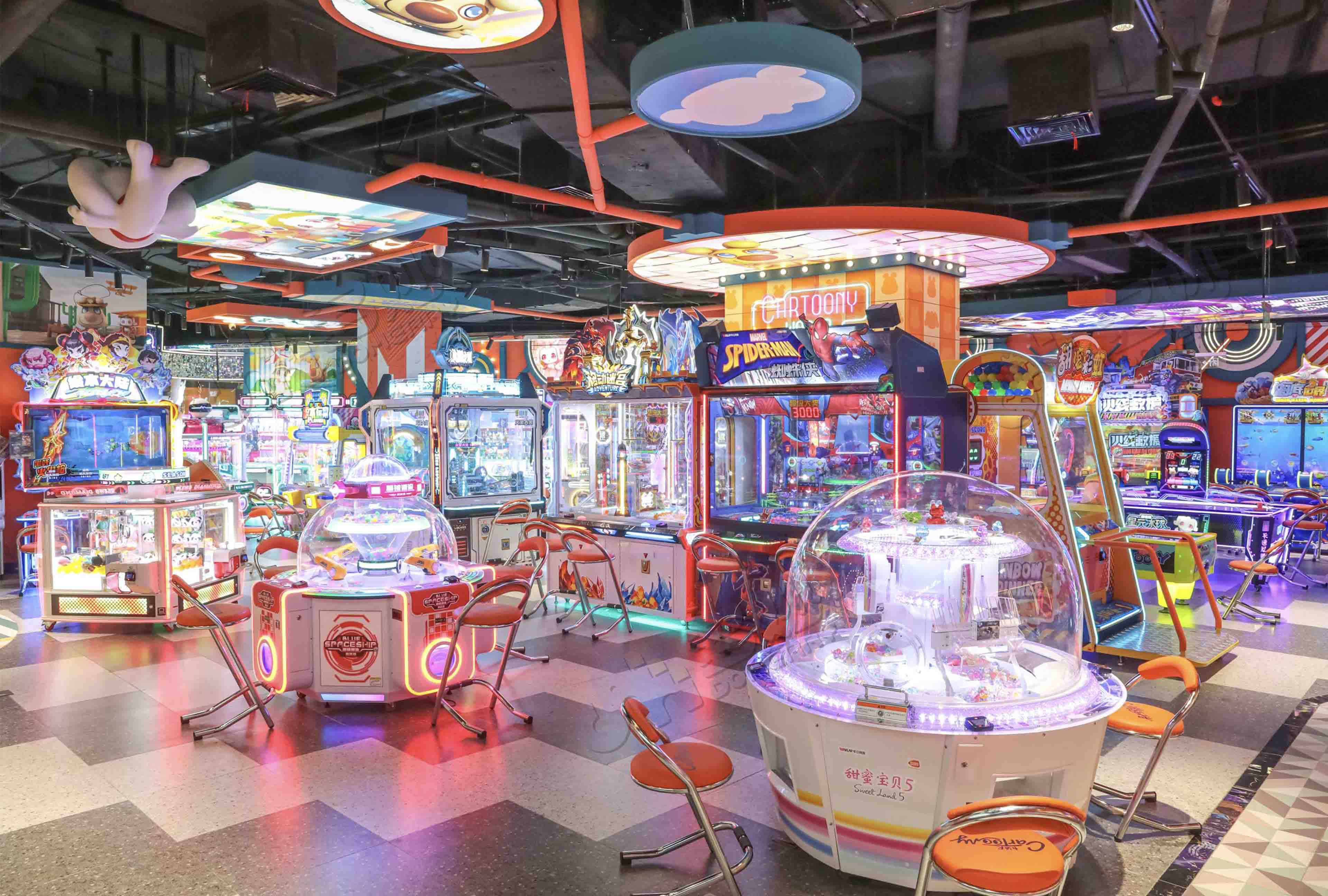 Centro de jogos com tema circense colorido
