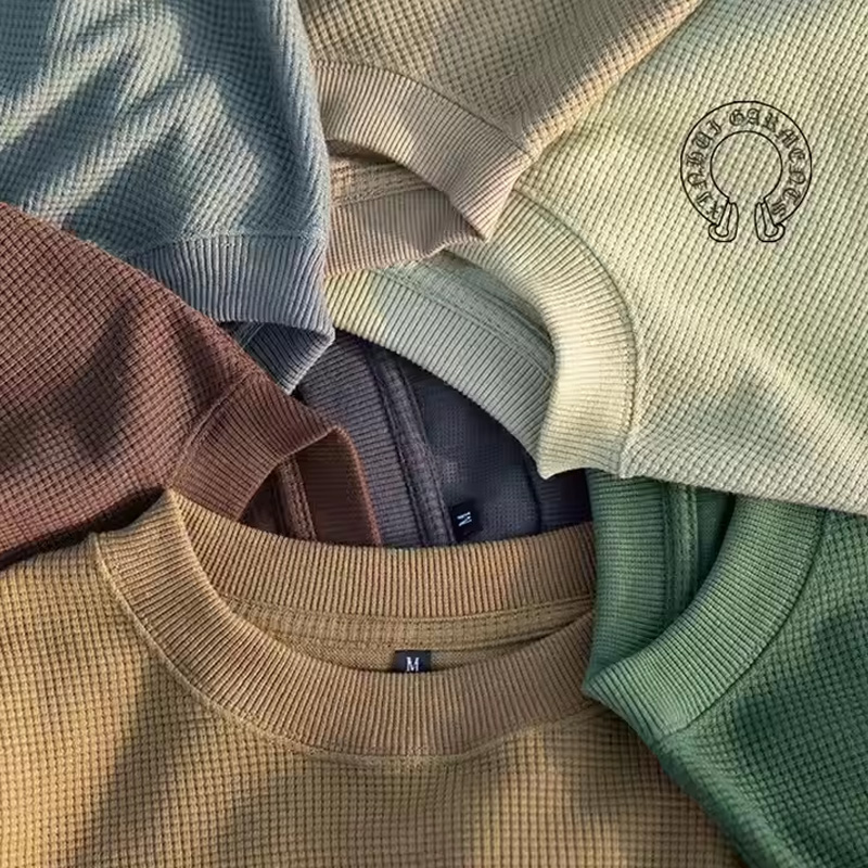 Mans termiese langmou-T-hemp met wafelbrei-rondbuisnek, anti-kreukel, anti-krimp, anti-bolletjies, los pasvorm met logo-motief