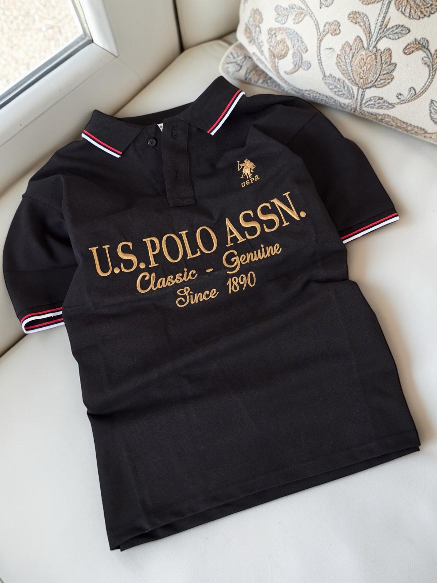 Plain Black Polo: The Epitome of Timeless Men’s Fashion