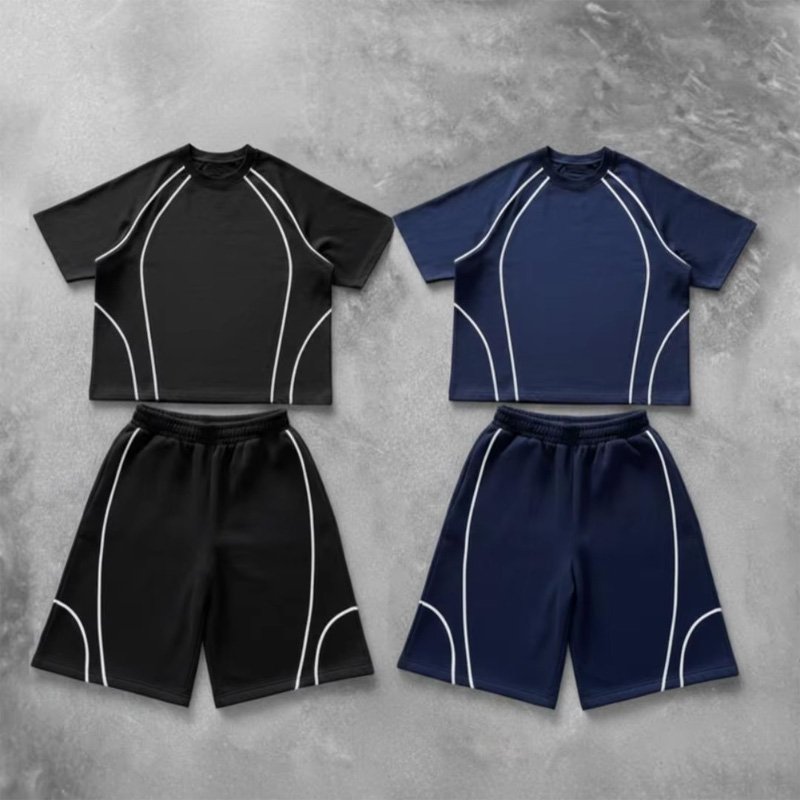 Brugerdefineret herret-shirt i vintage streetwear-stil med syning, kort ærme + shorts-set, tilpasselig med tryk/udstikning