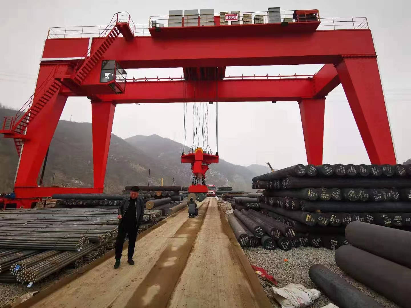 High Quality Remote Control Rail Mounted Gantry Crane 