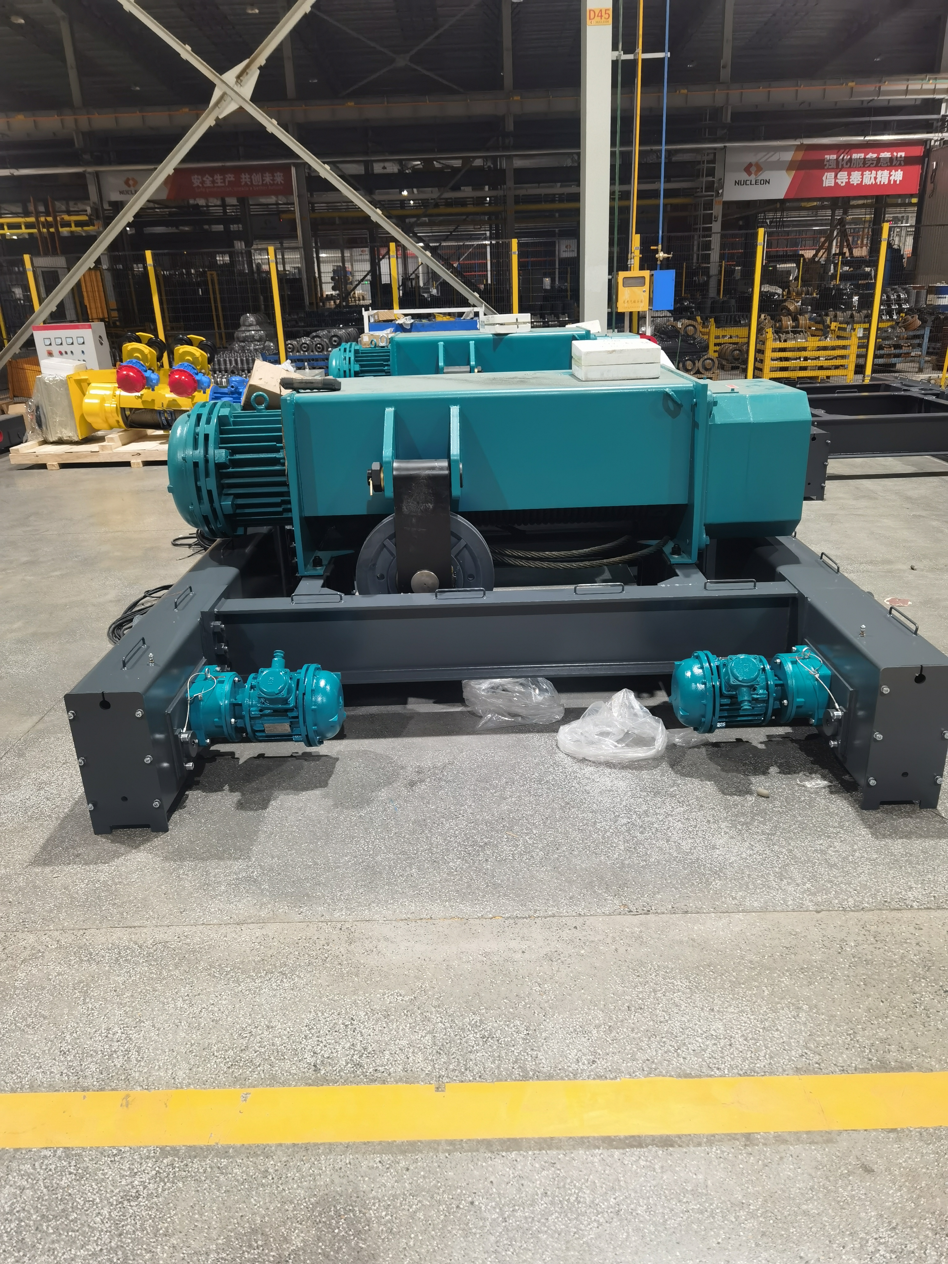 What safety standards apply to explosion-proof electric chain hoist?