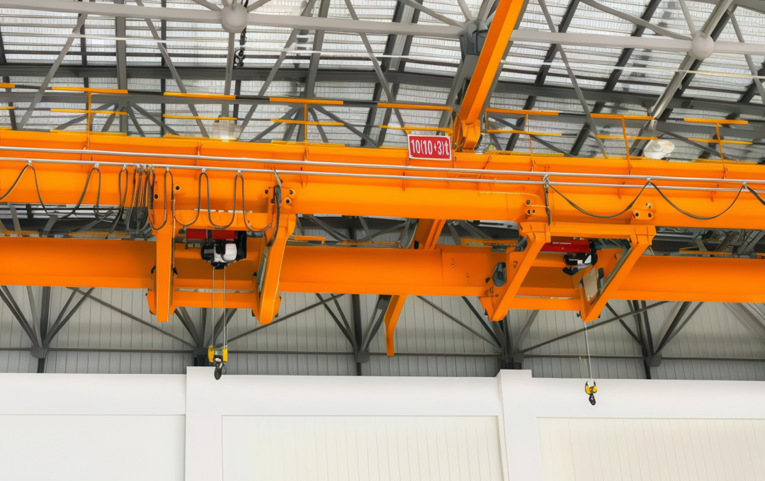 Hoe bedient u een mobiele kraan correct om kantelrisico's te voorkomen?