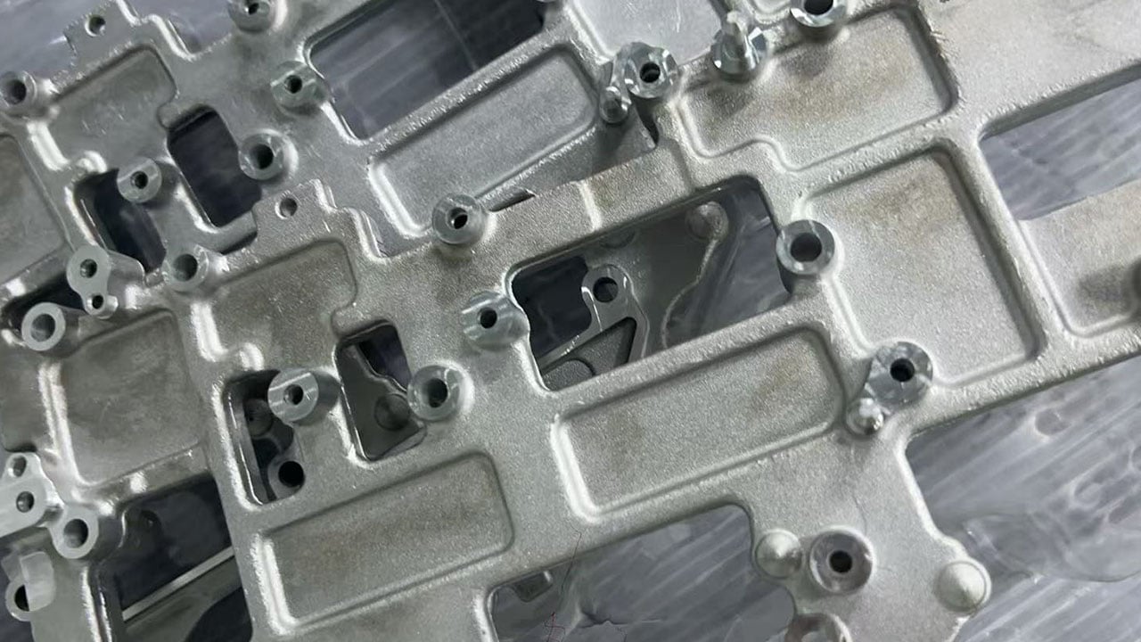 Why Does Aluminum Darken After Machining? Insights from KERUN’s Laboratory Tests