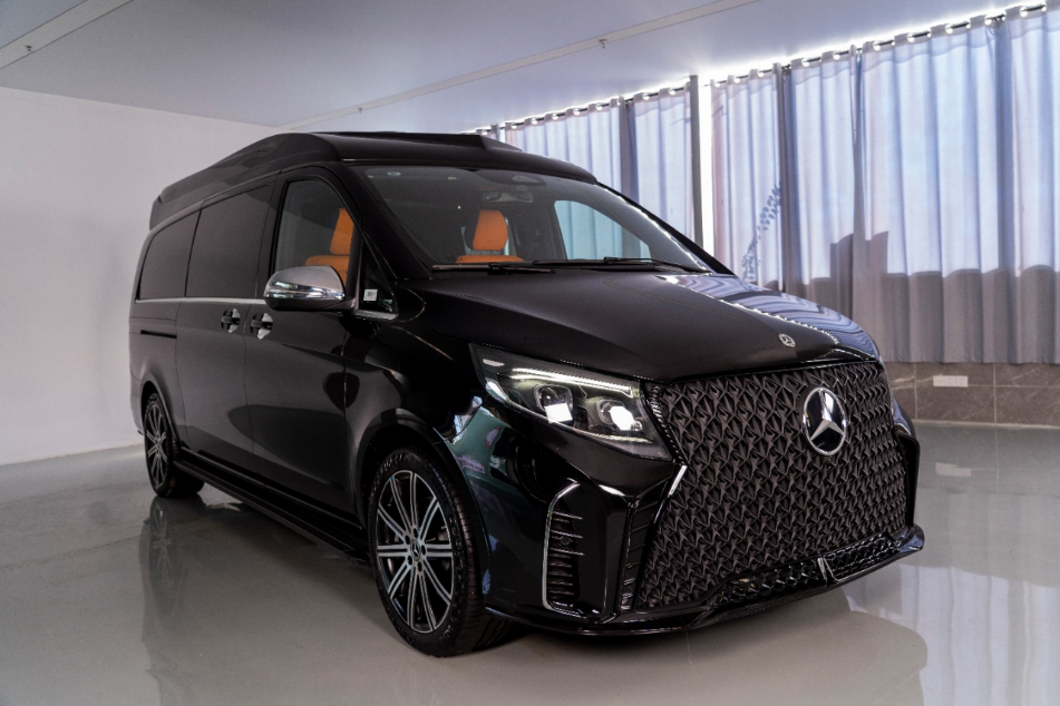 Revolutionizing Luxury Van Entertainment: The Space-Saving Innovation of Shenzer’s Floating Roof-Mounted Television