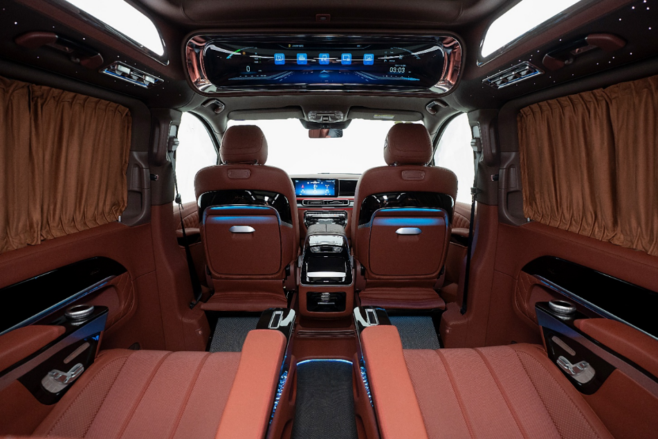 Revolutionizing Luxury Van Entertainment: The Space-Saving Innovation of Shenzer’s Floating Roof-Mounted Television