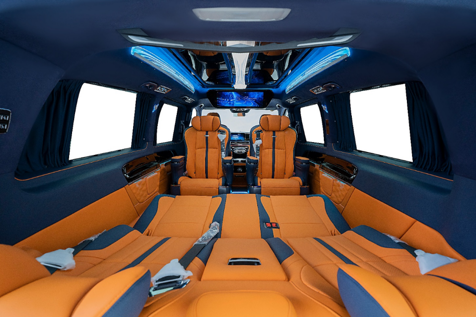Revolutionizing Luxury Van Entertainment: The Space-Saving Innovation of Shenzer’s Floating Roof-Mounted Television