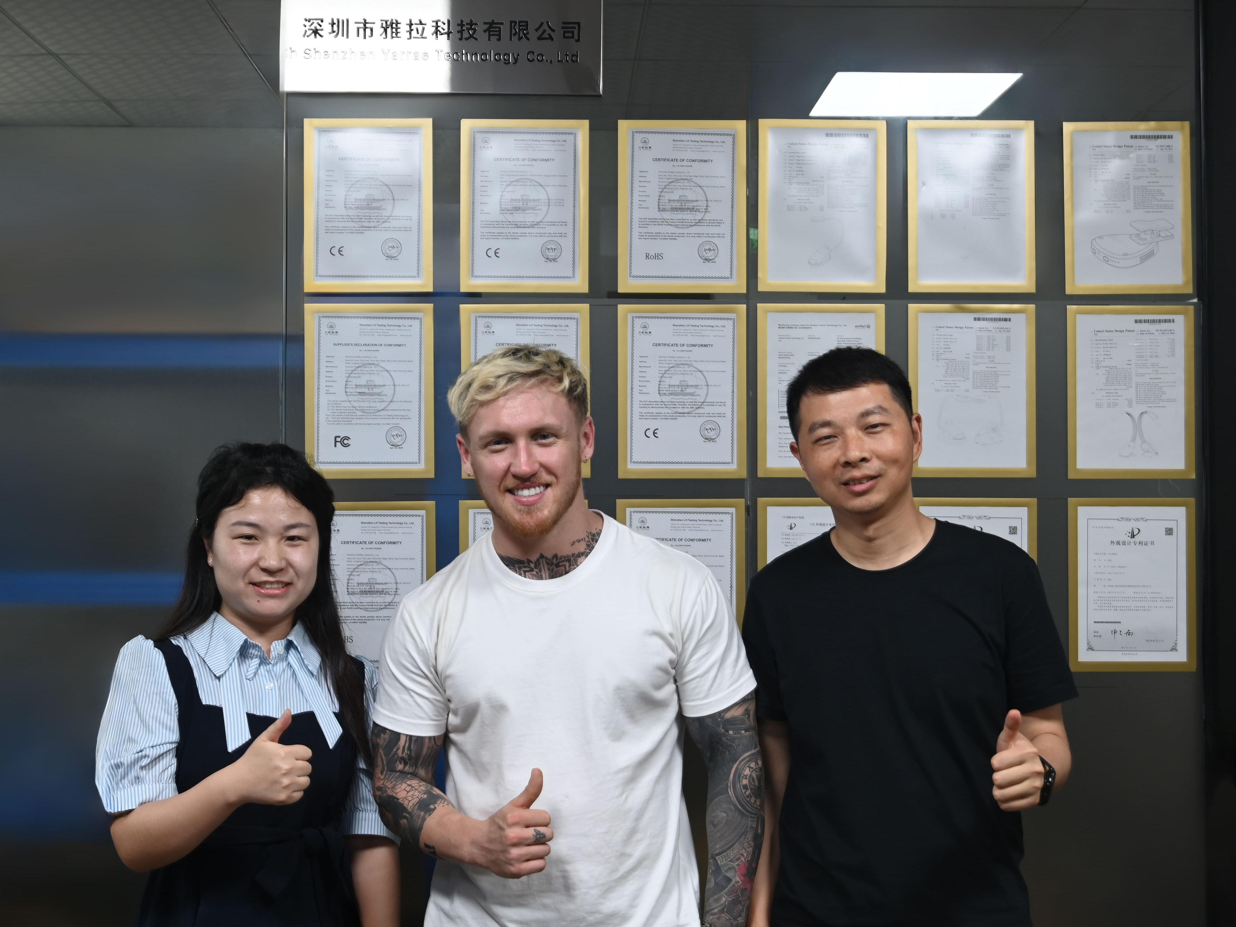 A UK customer visited our company to learn more about our healthy light-spectrum lighting products, including 1600K orange light and 625-630nm red light solutions.