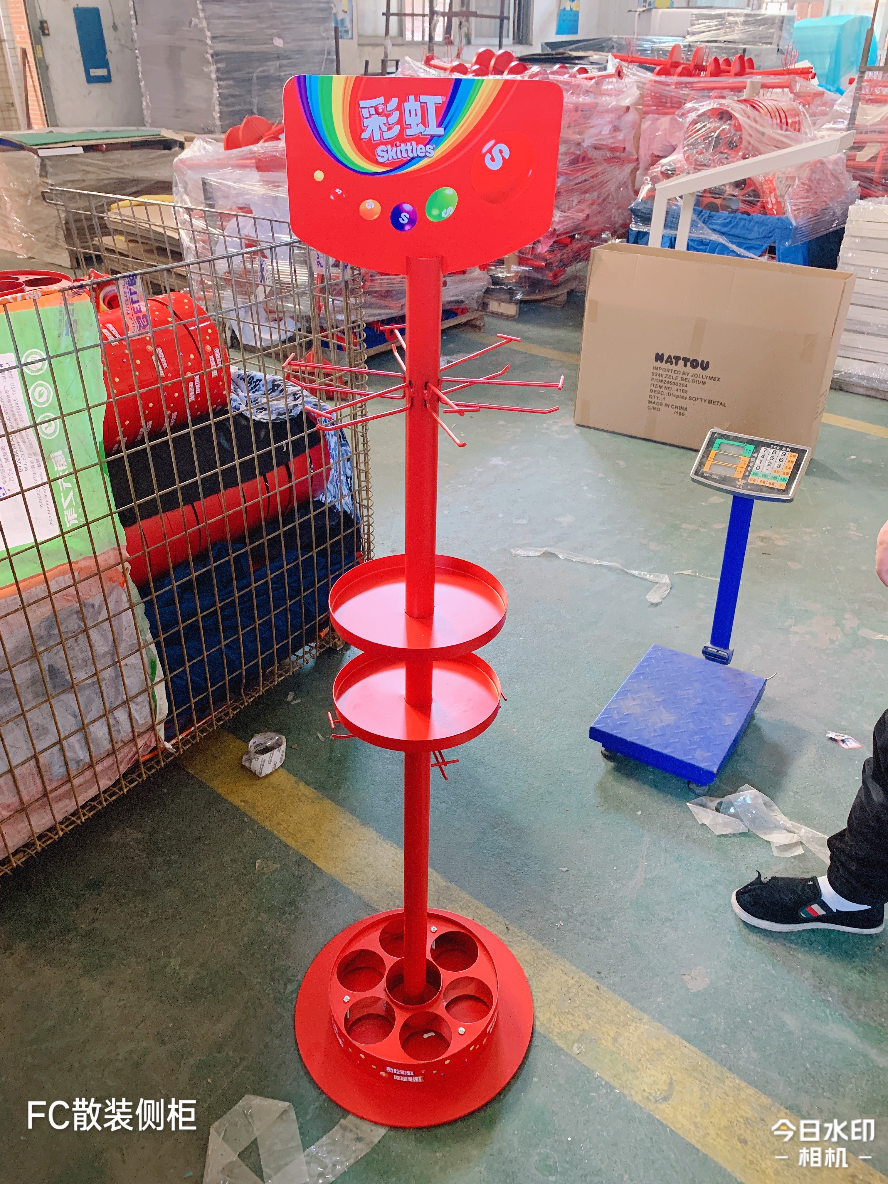 Which factors determine effective retail display placement?