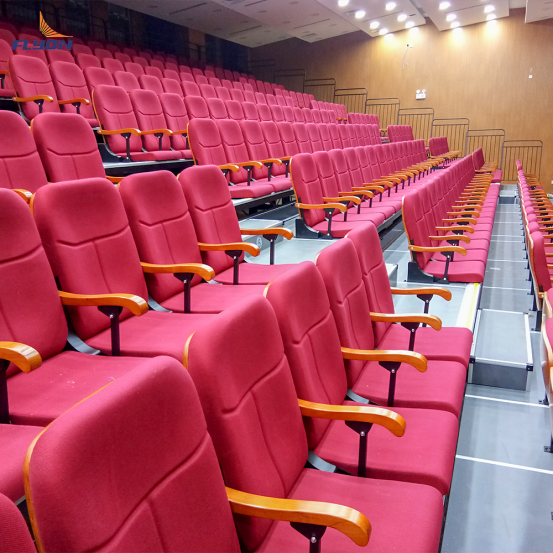 Retractable Bleacher - Comfo details
