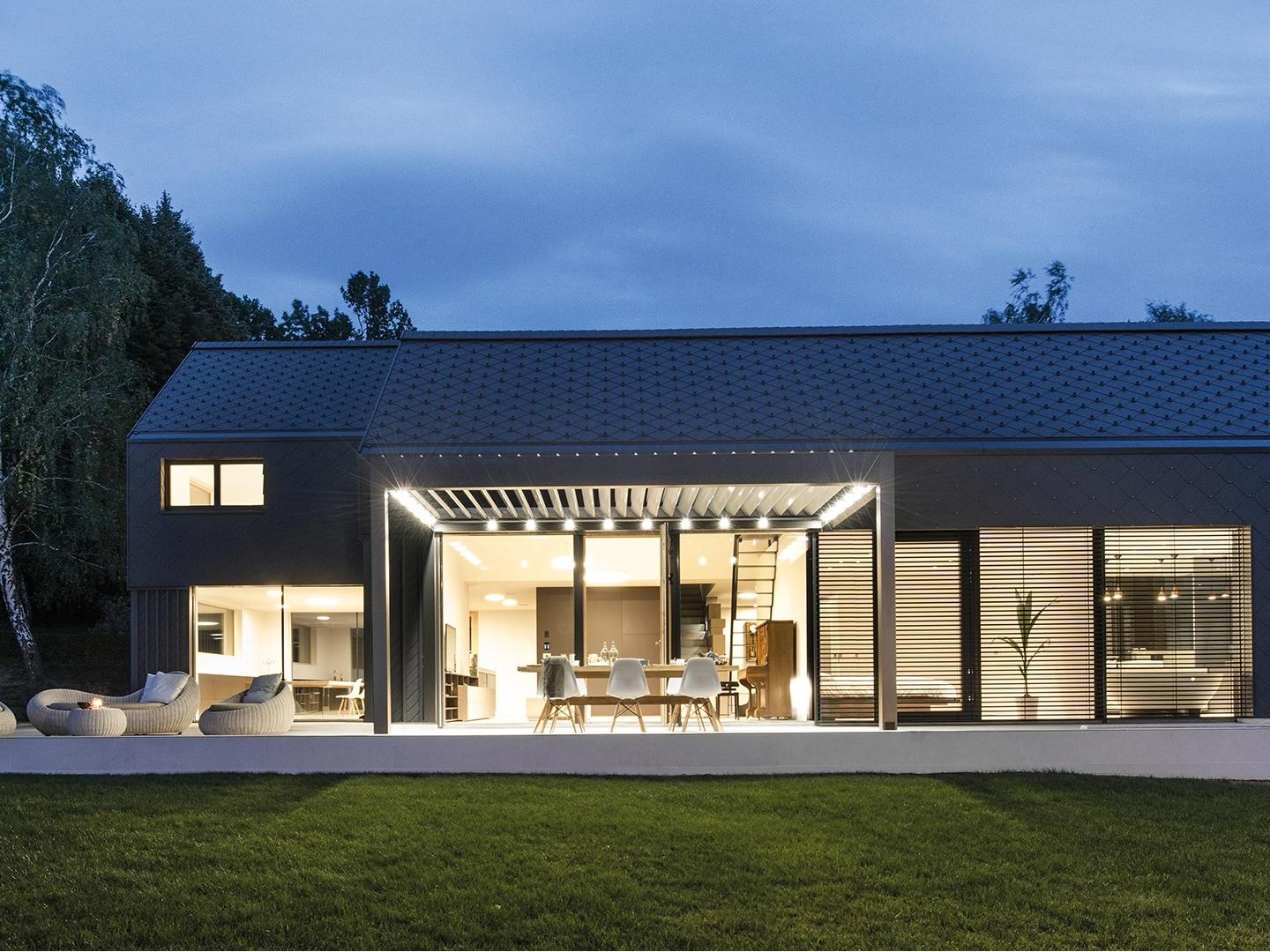 Bioclimatic Retractable Pergola Waterproof Glass Doors Louvre System Sunshade Curtain LED Lights Powder Coated Easily Assembled