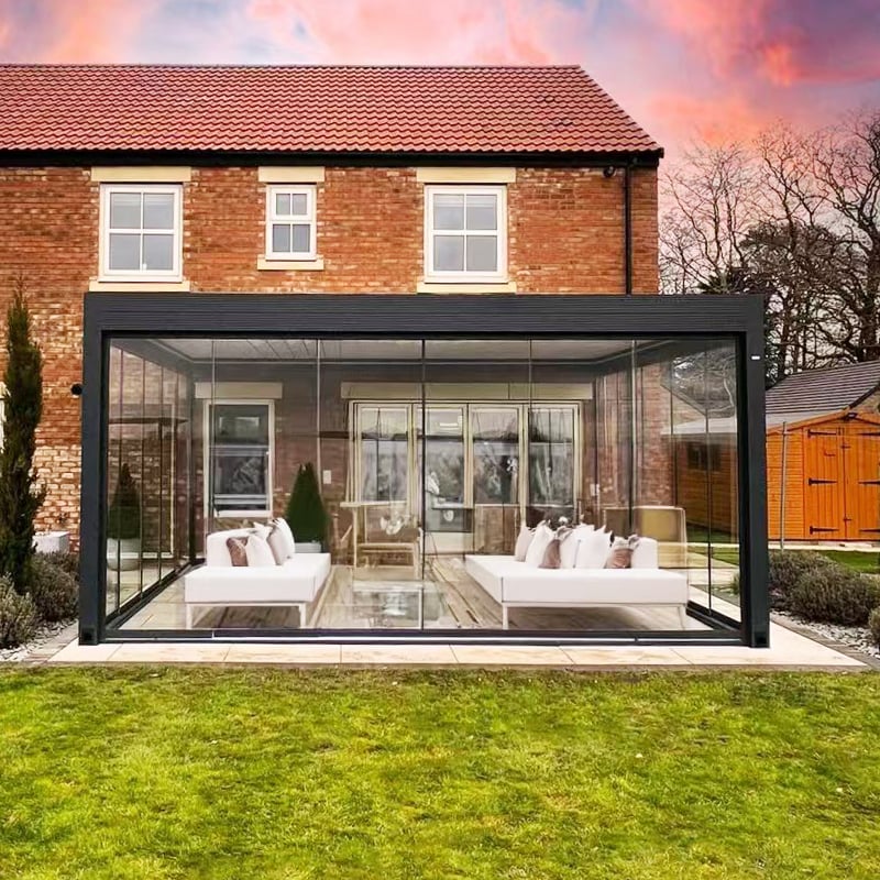 Muurinstallasie Buitemuurse Sonkamer Aluminium Louerroof Luukse Pergola met Glasdeur Doeltreffende Waterafvoer Moderne Ontwerp vir Tuin