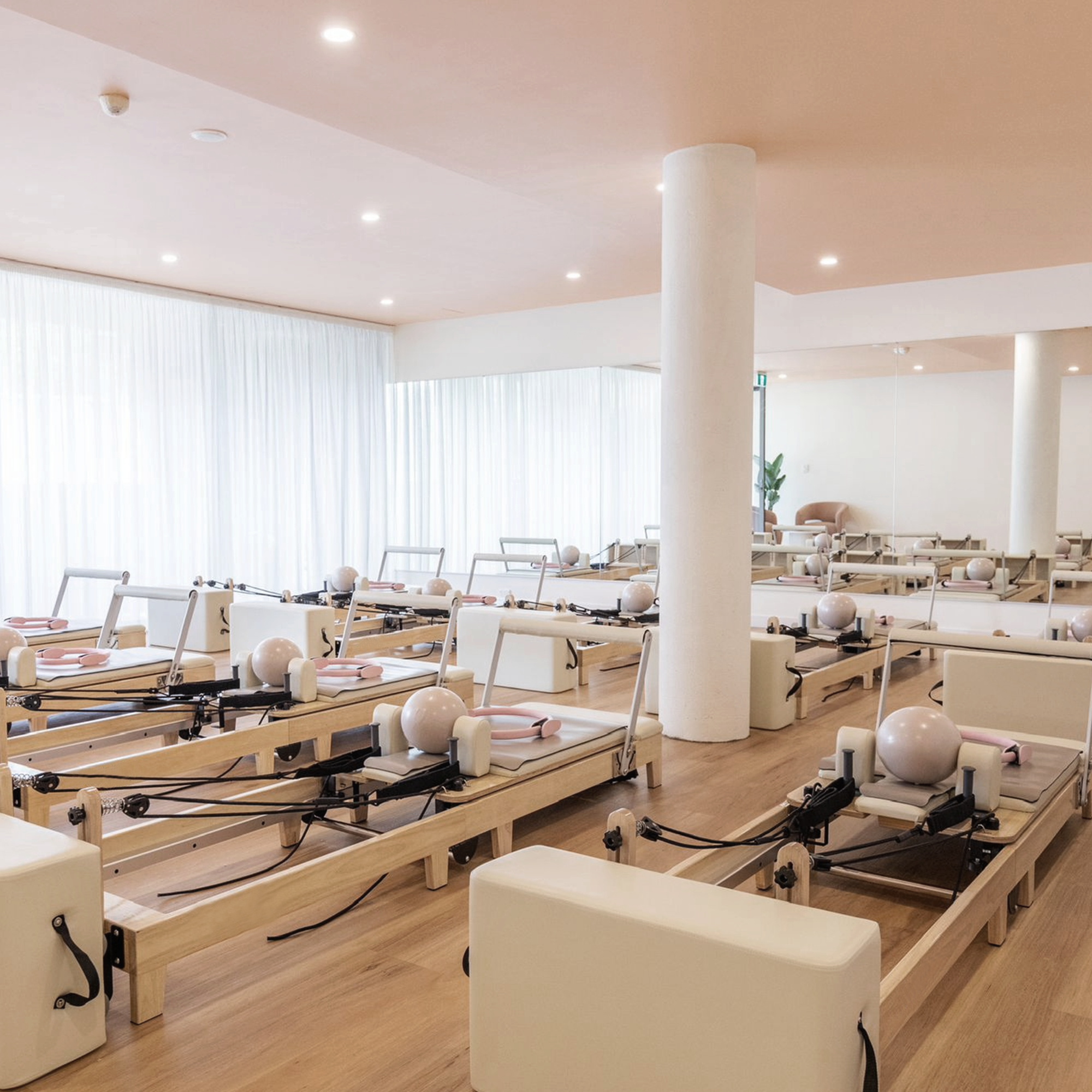 Claire Dubois\t——Atelier Pilates, Paris