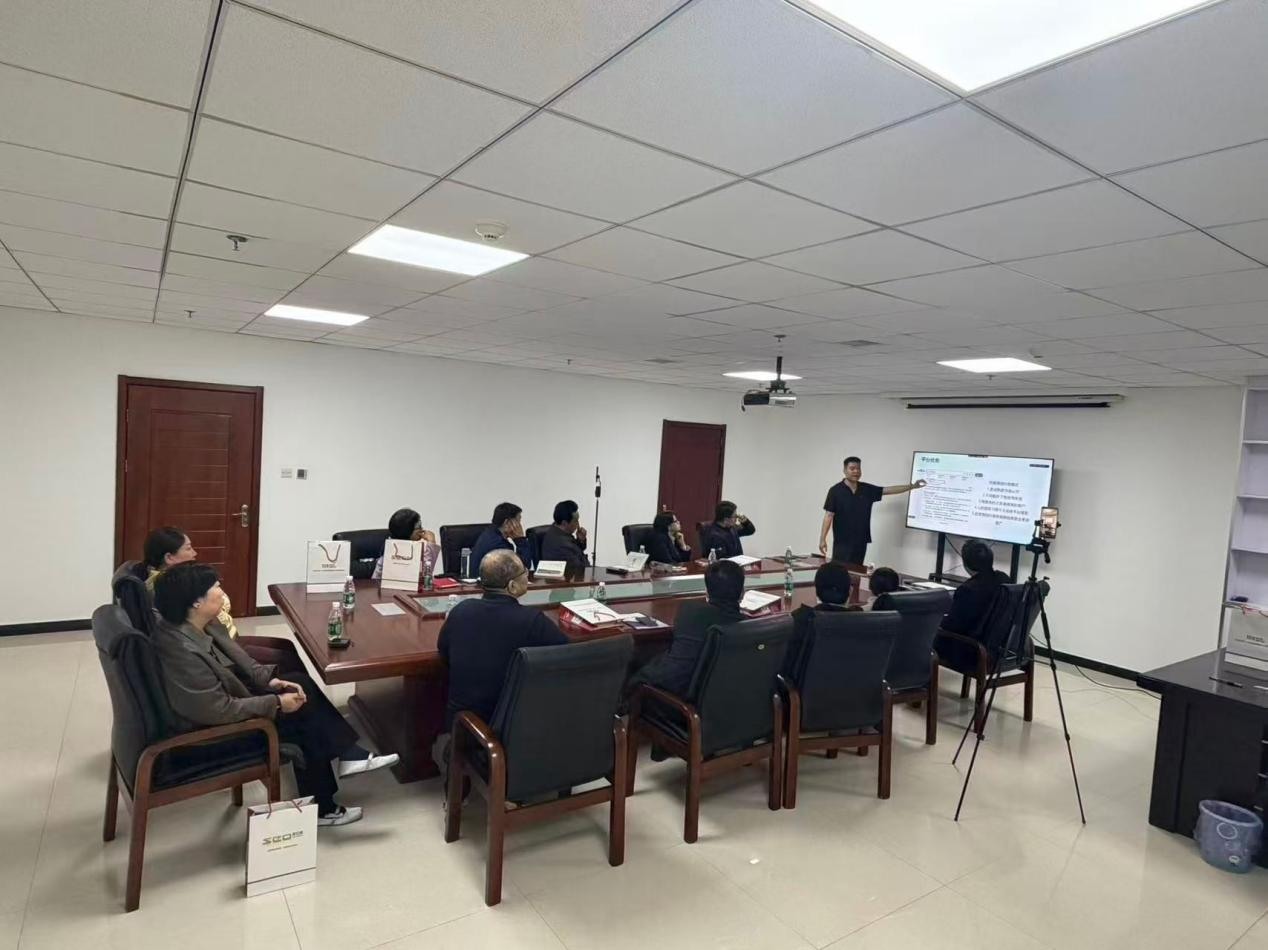 ينظم مكتب مجموعة توبون في شيجياتشوانغ، خبي، دورة تدريبية في التجارة الخارجية للمصانع