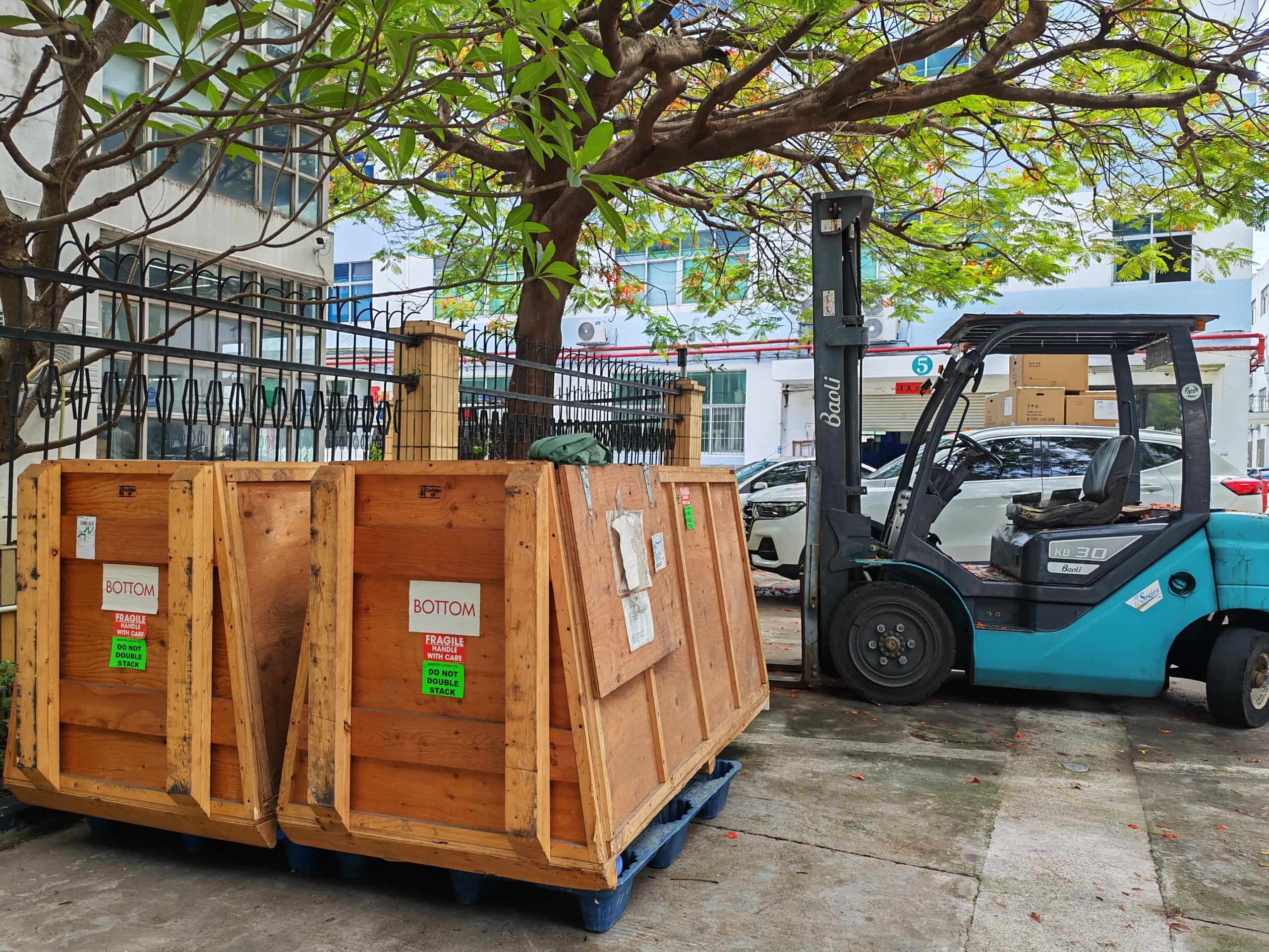 Loading Two Containers Hong Kong terminal &Nansha terminal