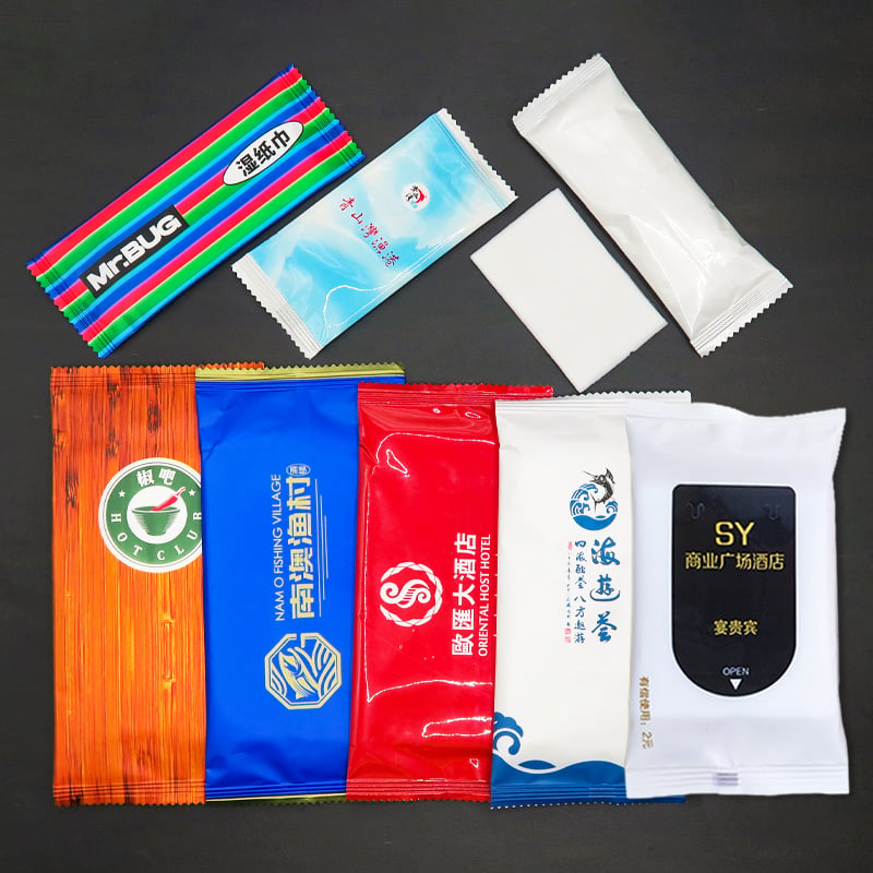 Cleaning wet wipes